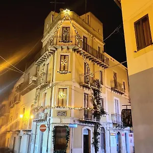 L'angolo Sulla Piazza Mirabella Imbaccari